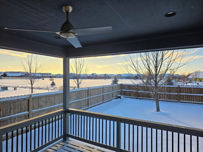 Building Photo - 482 NE Westgate Dr