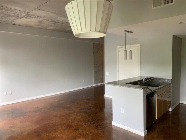 Building Photo - 335 W Ponce de Leon Ave