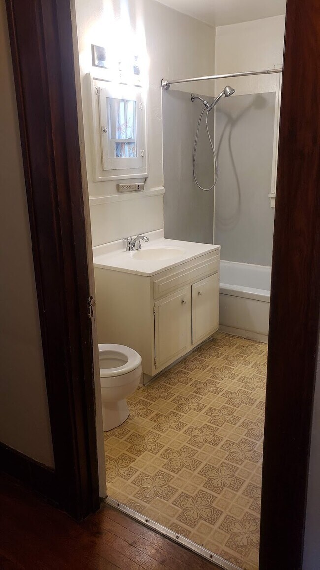 Building Photo - 803 E Flint St