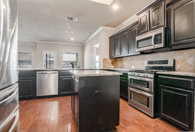 Building Photo - 1416 Cerrillos Ave