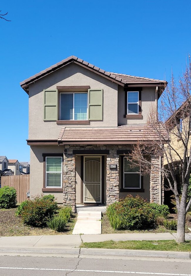 Building Photo - Adorable 3 bedroom 2.5 bath home in West S...