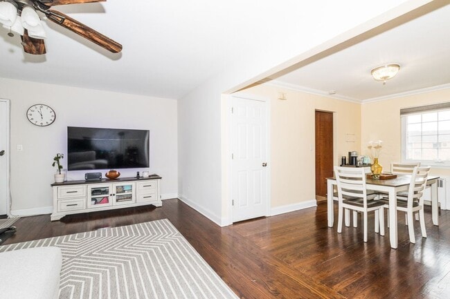 Building Photo - 16D Troy Dr