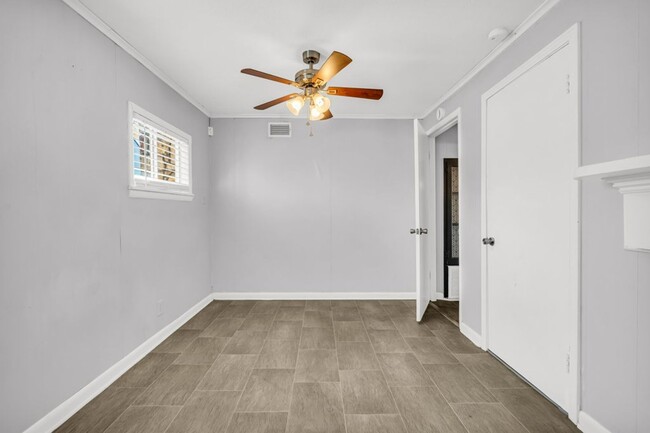 Building Photo - 2 bed/1 bath apartment