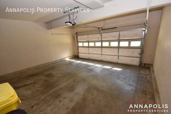 Building Photo - 2808 Traxler Ct