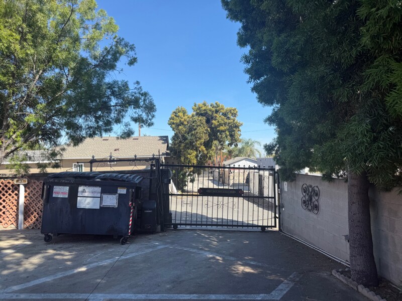 Building Photo - 359 W Amar St