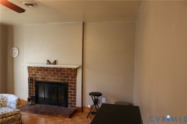 Building Photo - 9906 Family Ln