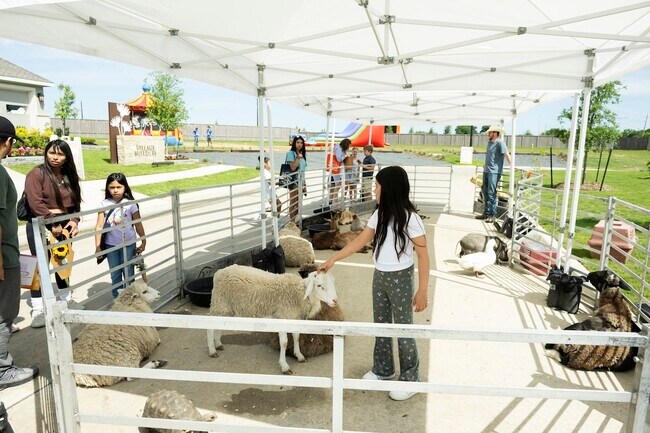 Building Photo - 16843 Old Wagon Wy