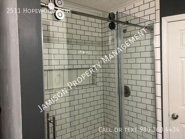 Building Photo - 2511 Hopewood Ln