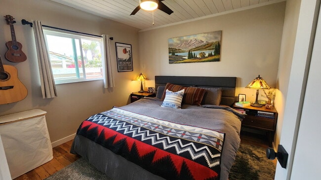 Building Photo - Cozy Craftsman style home!