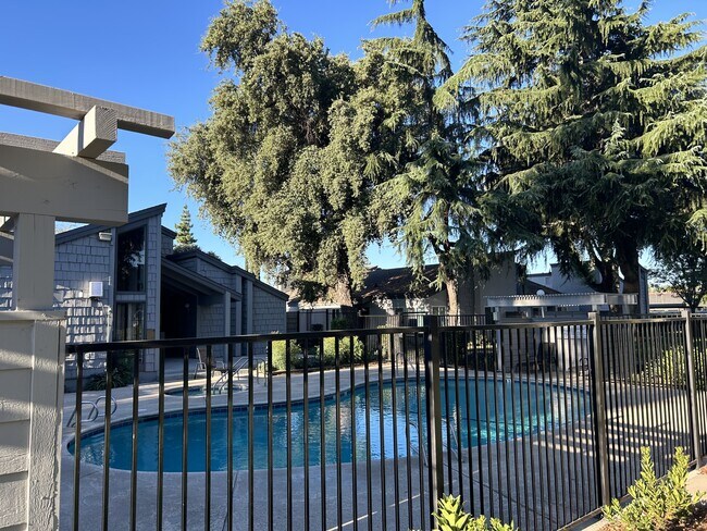 Building Photo - 1313 Floyd Ave