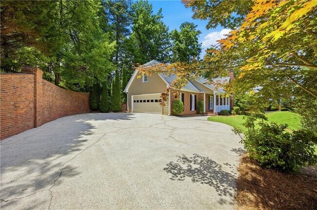 Building Photo - 1390 Tennis Ct Pl