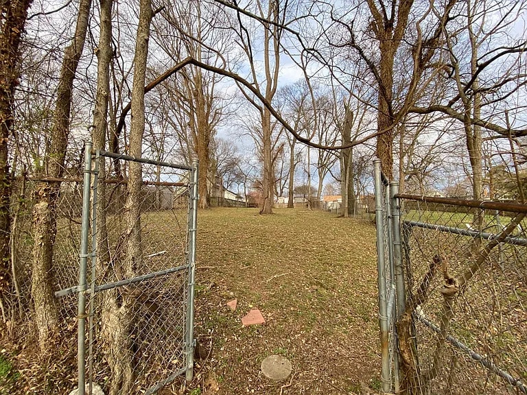 Building Photo - 2408 Vaulx Ln