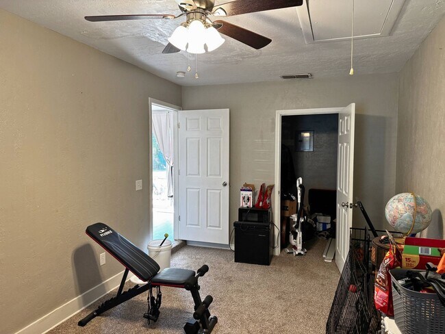 Building Photo - 4 bedrooms in Southwest Wichita Falls For Lease!