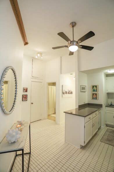 Building Photo - 1750 N Wells St