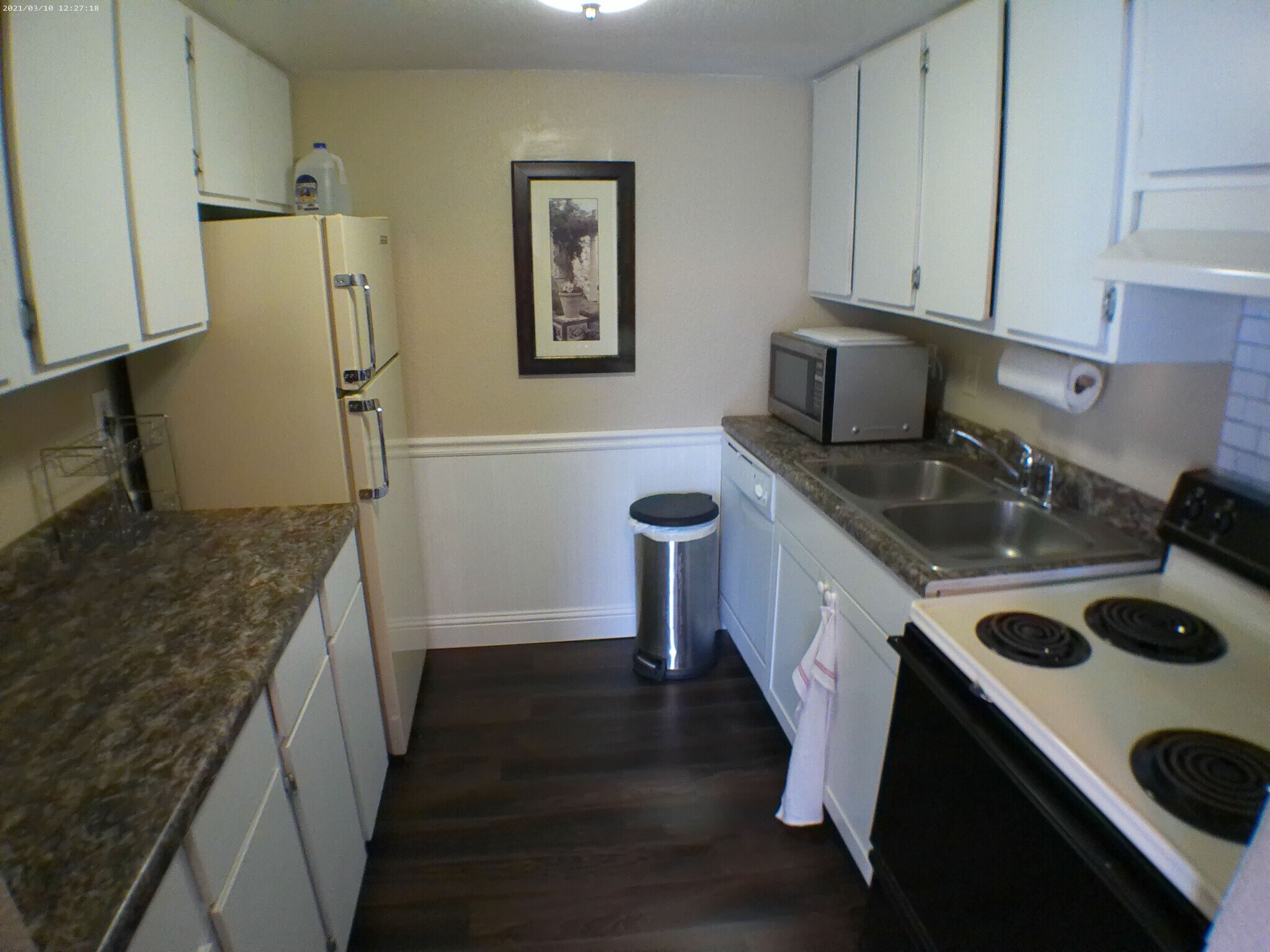 Kitchen - 3345 S Monaco Pky