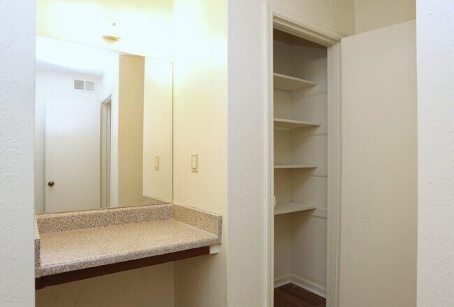 Building Photo - 1000 Belmont Park Dr SE