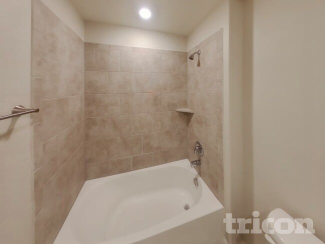 Building Photo - 8832 Ring Gold Dr