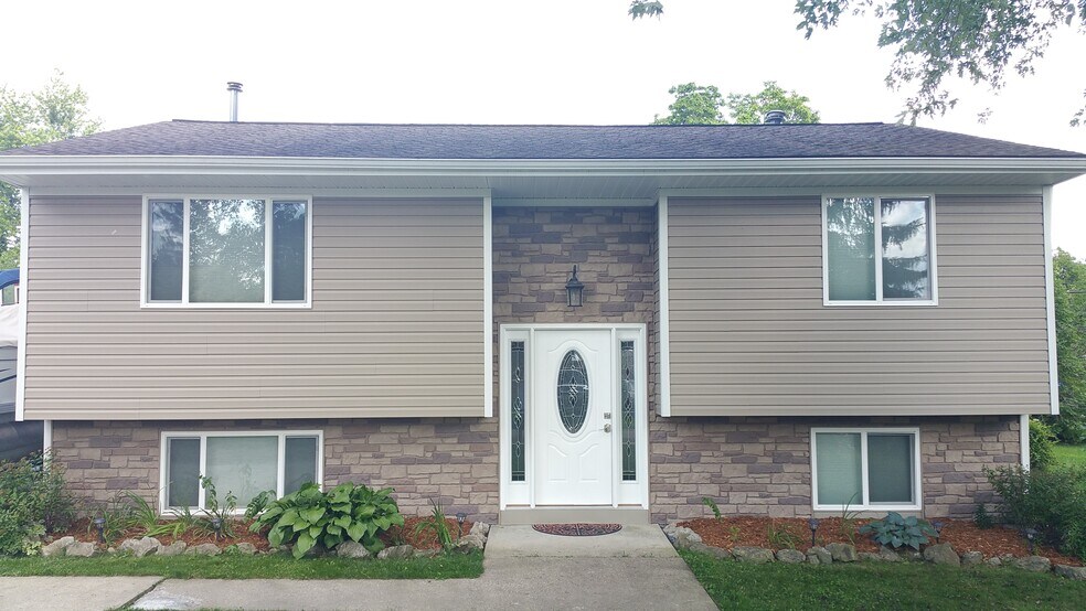 Primary Photo - 9028 Garfield Dr