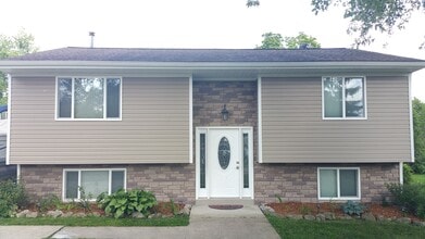 Building Photo - 9028 Garfield Dr