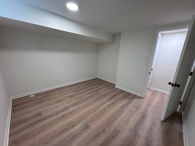 Building Photo - 754 Spring Rd