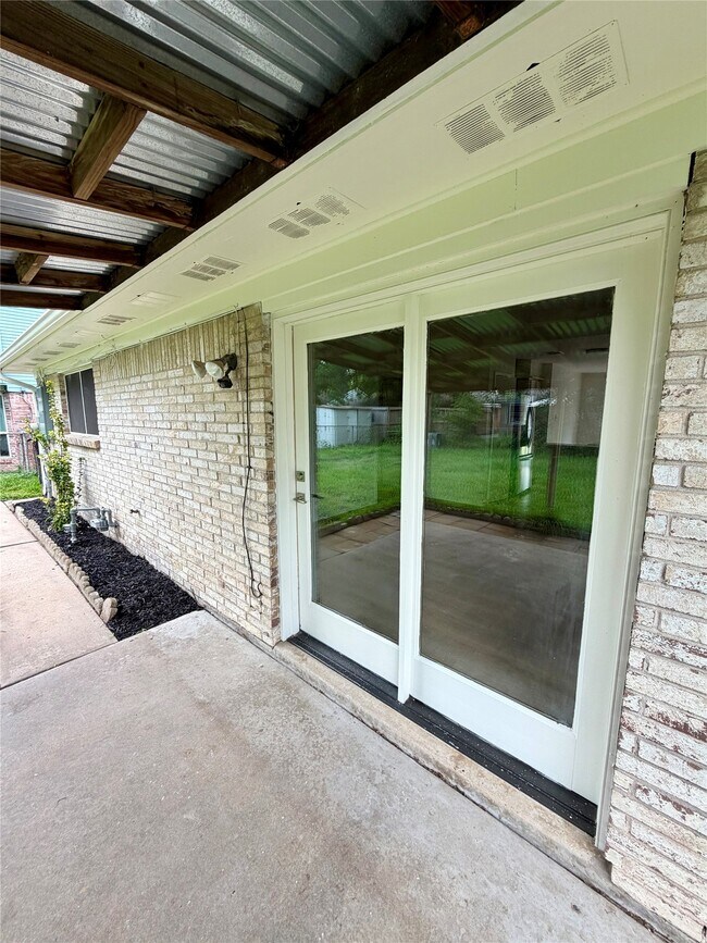 Building Photo - 3428 Hickory Ln