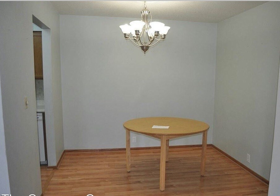 Dining room - 2050 Holiday Rd