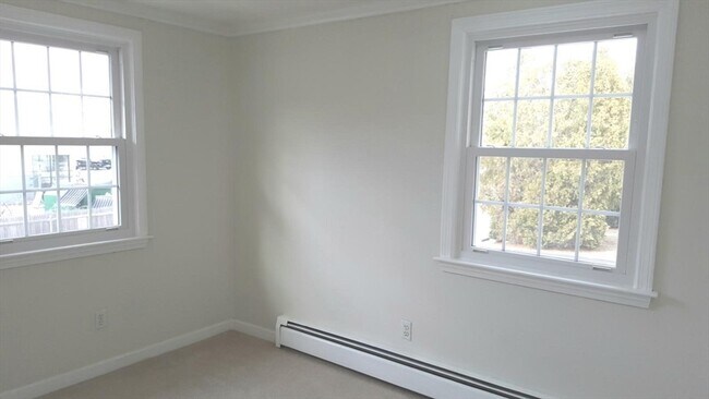 Building Photo - 160 Tyngsboro Rd