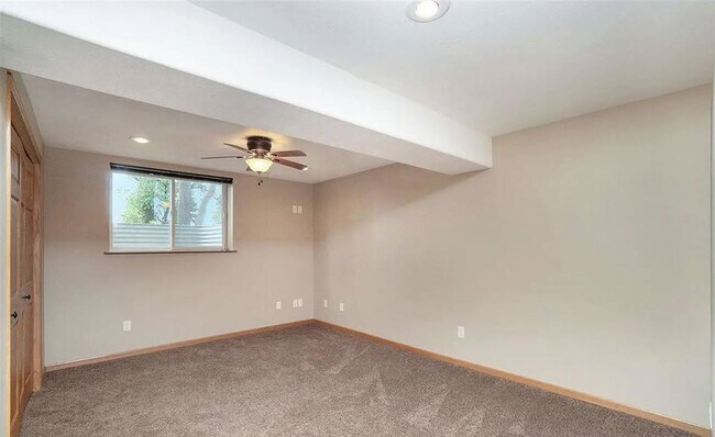 Building Photo - 27097 S Cliff Ave