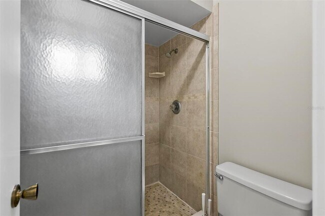 Building Photo - 14 Oakmont Ct
