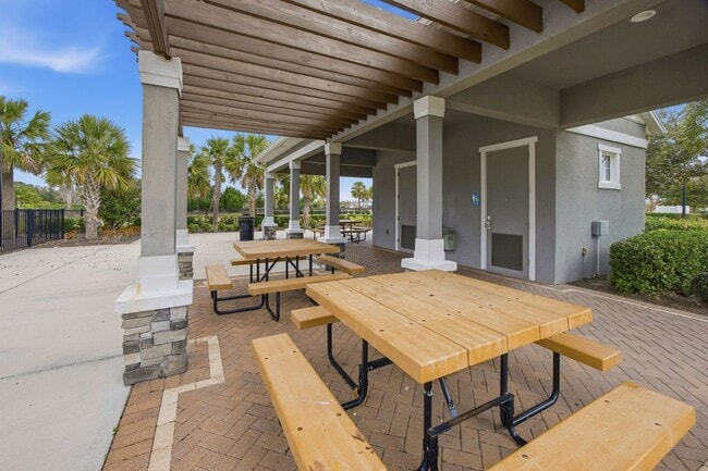 Building Photo - Resort Style Amenities near Gulf Beaches