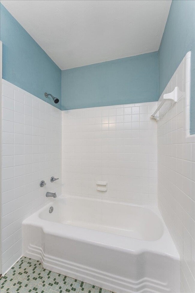 Building Photo - 1707 Hall Dr