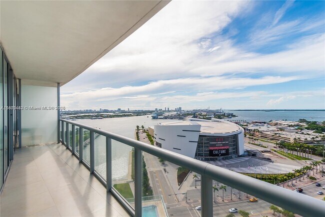 Primary Photo - 888 Biscayne Blvd