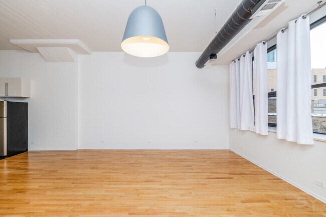 Building Photo - 1021 S State St