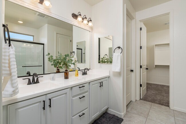 Building Photo - 750 W Torino Pl