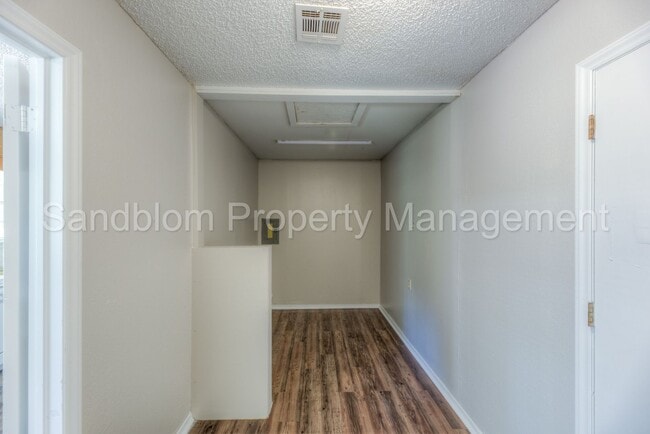 Building Photo - For Lease | Sand Springs | Available Now!