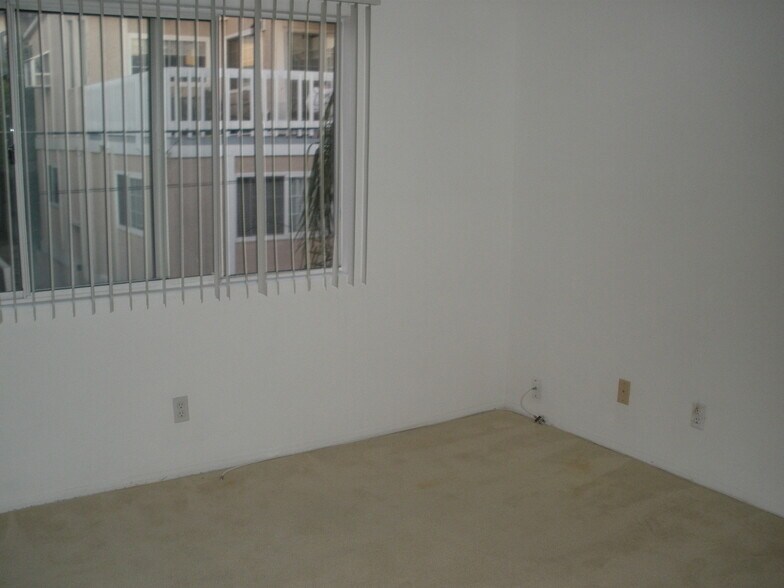 Building Photo - 168 Manhattan Ave