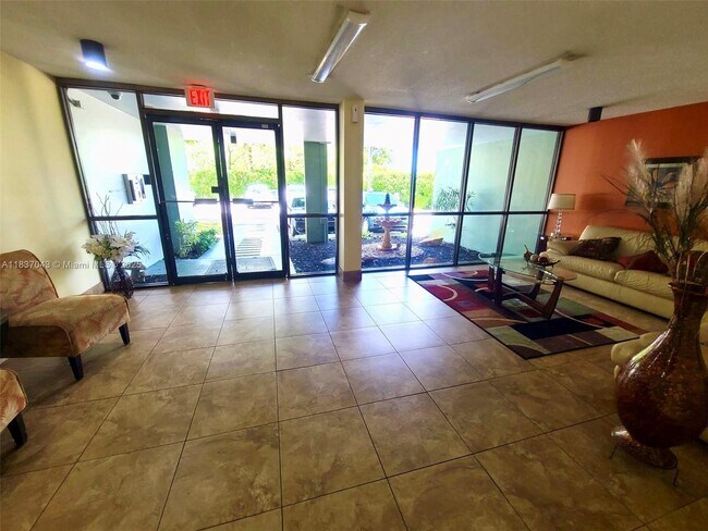 Building Photo - 2731 Taft St