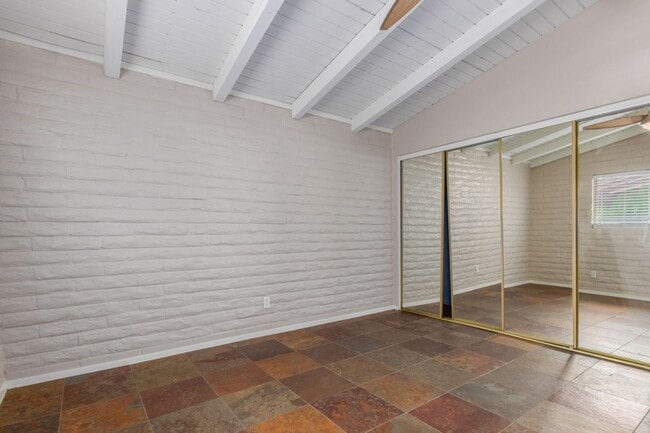 Building Photo - 2-Bedroom Condo in Citrus Acres Steps from...