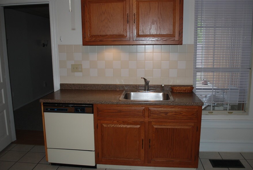 Kitchen-appliances updated - 223 N 16th St