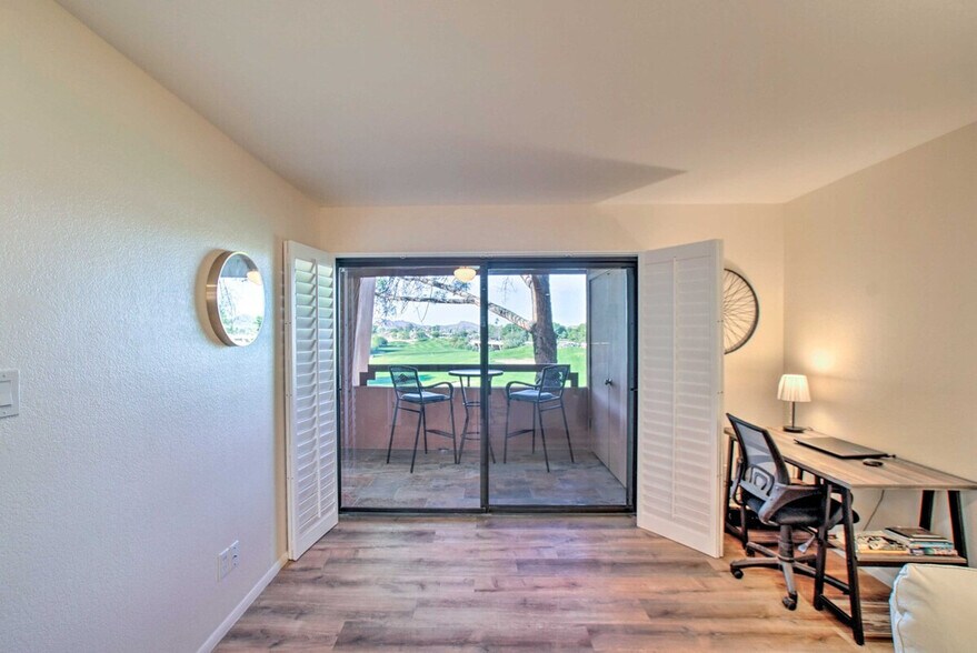 Building Photo - 4303 E Cactus Rd