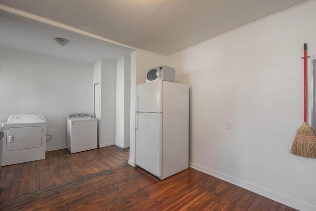 Building Photo - 1323 Columbia St