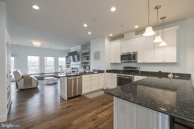 Building Photo - 610 Marina Landing Ln