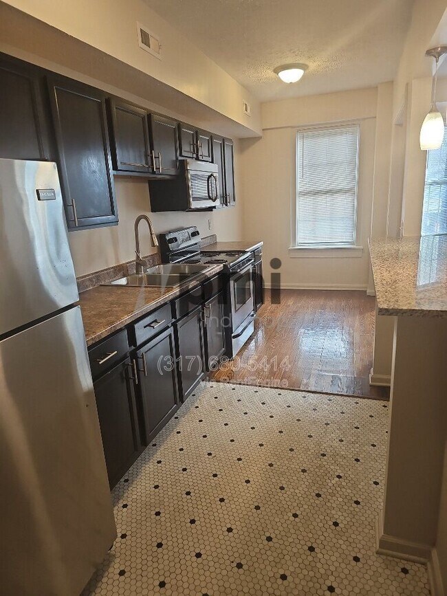 Building Photo - 1 W 28th St