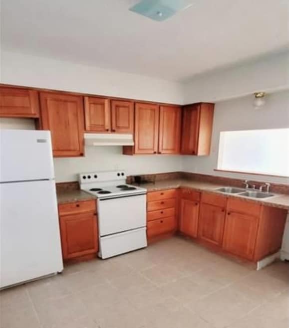 Building Photo - 10821 Roger Dr