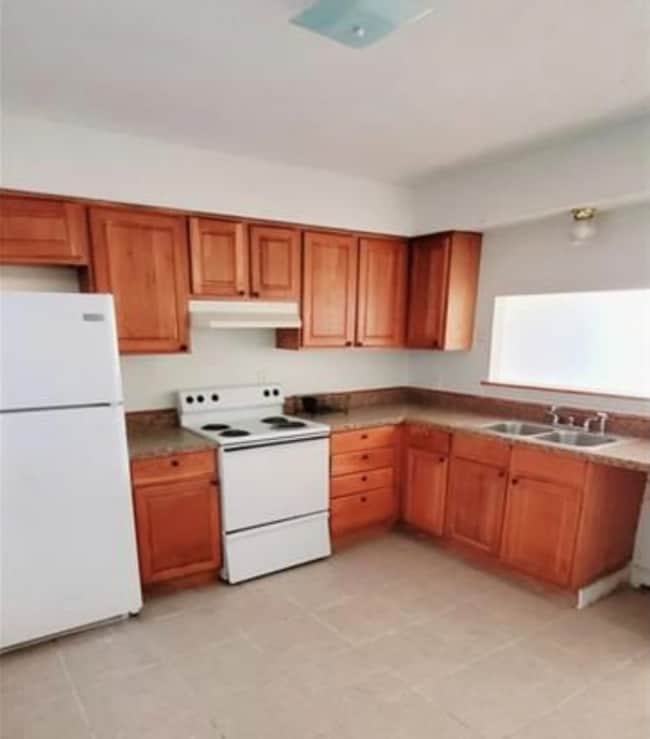 Building Photo - 10821 Roger Dr