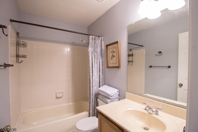 Building Photo - 15 Andover Cir