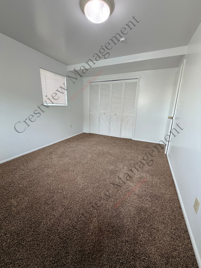 Building Photo - 549 Stringham Ave
