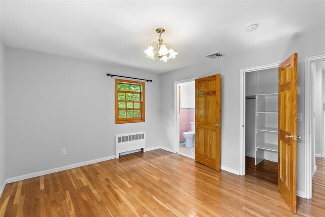 Building Photo - 934 Lester Rd