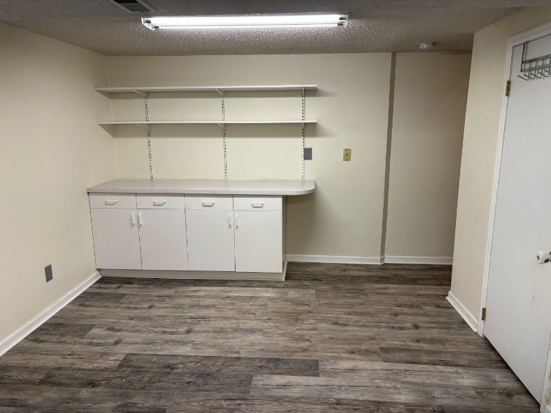 Building Photo - 9123 W Cedar Dr