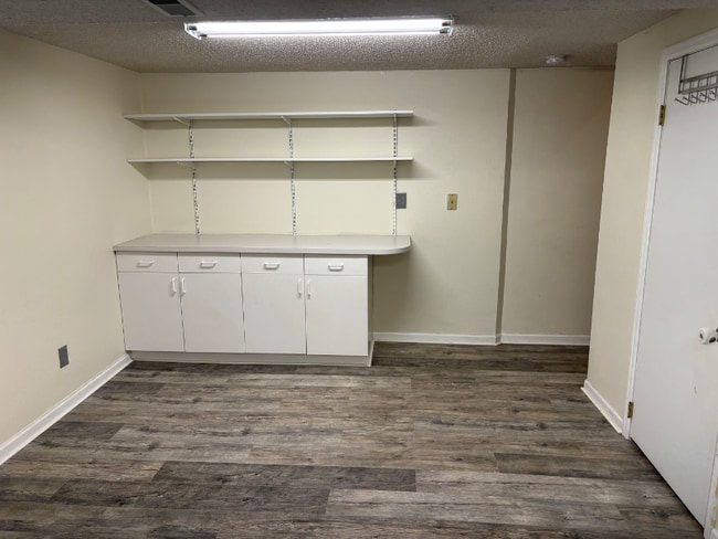 Building Photo - 9123 W Cedar Dr